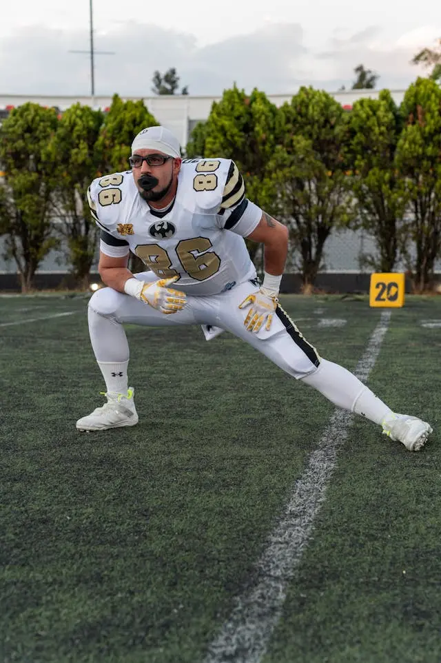 Do Football Centers Wear Gloves